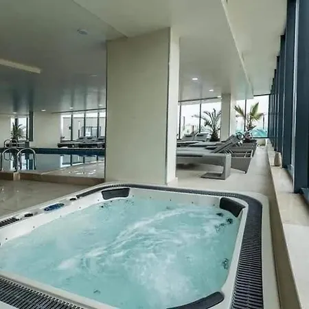 Sunshine Retreat - Pool & Апартаменты Нэводари